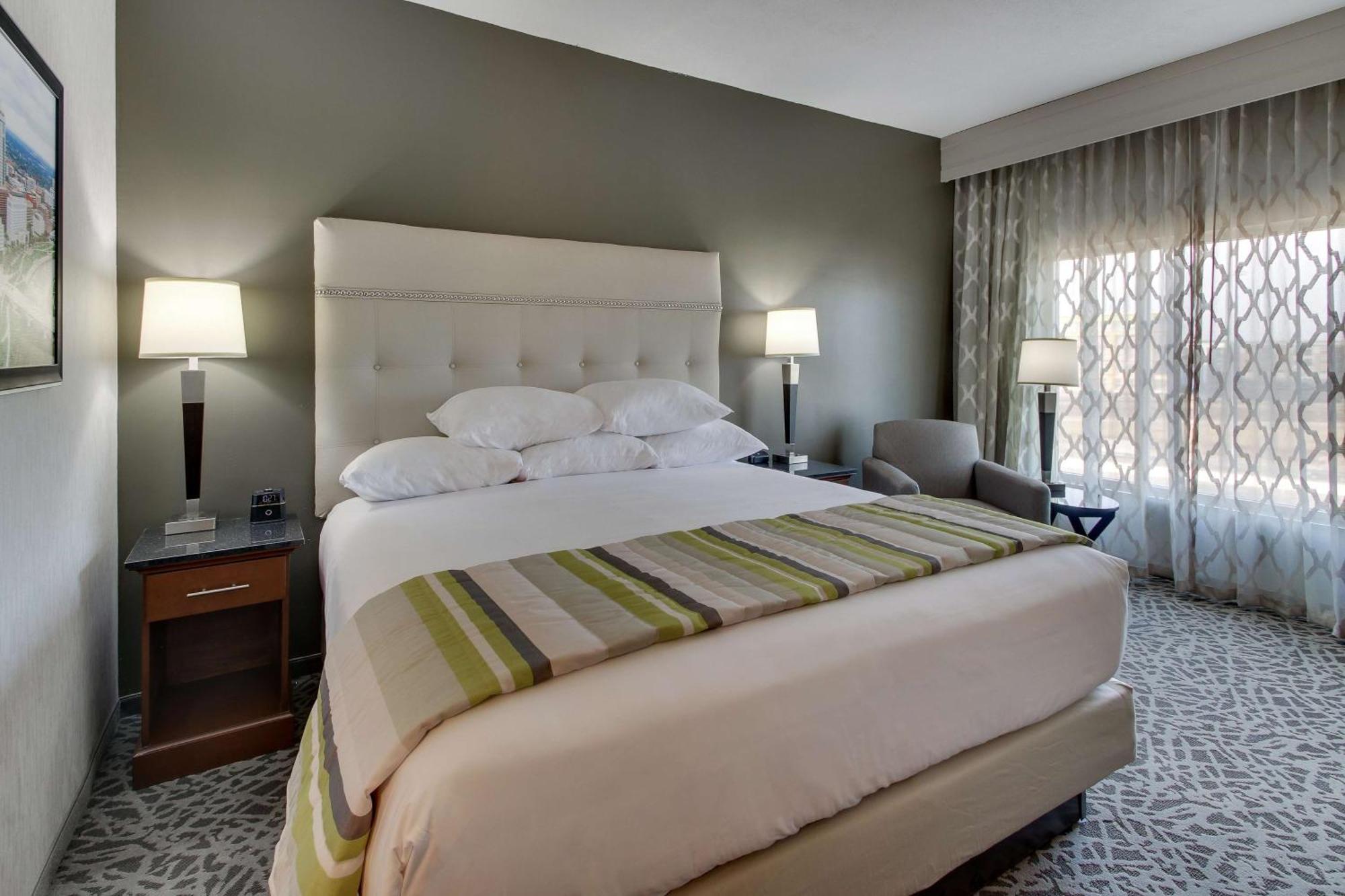 Drury Inn & Suites Columbus Polaris 외부 사진