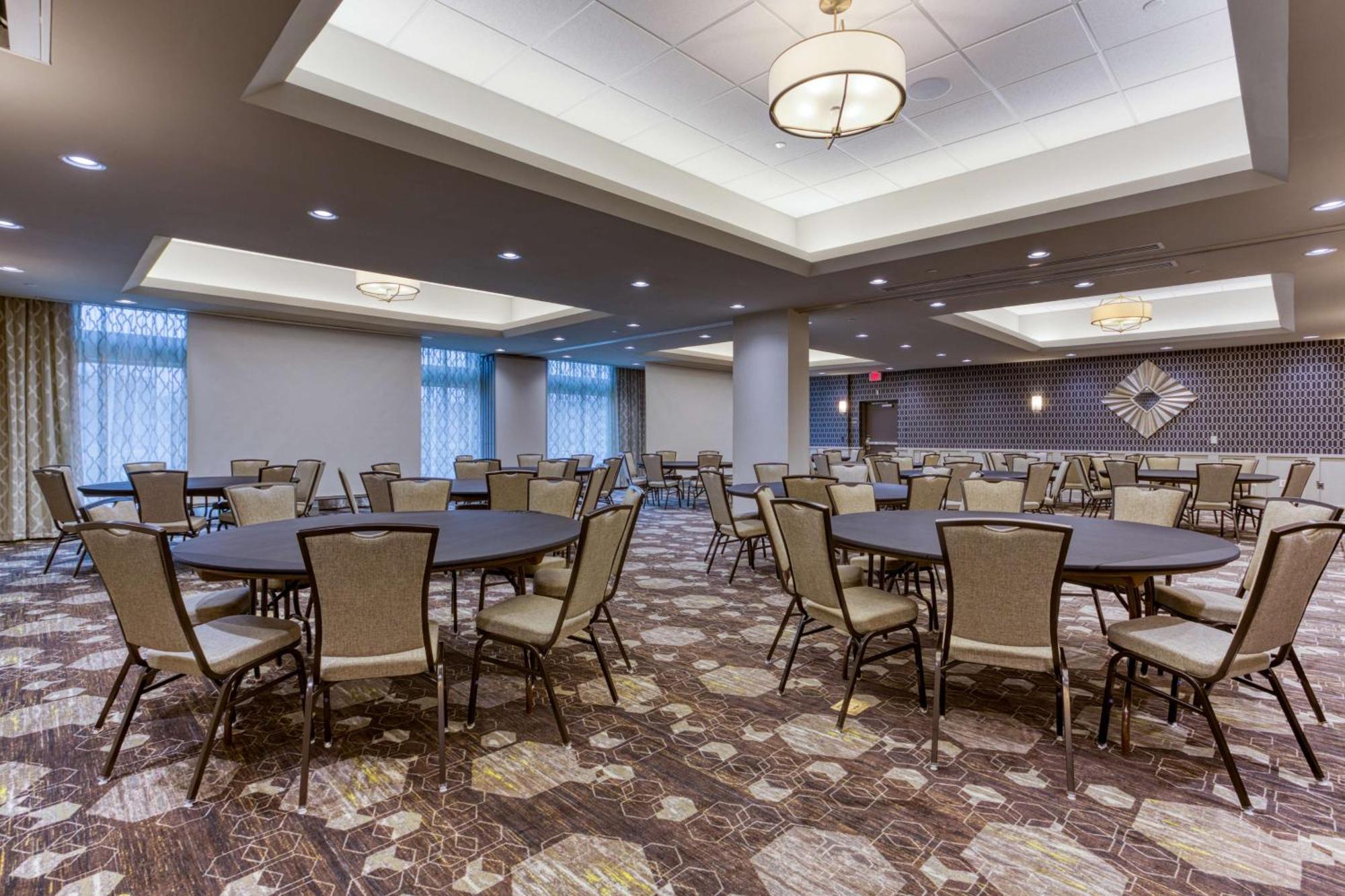 Drury Inn & Suites Columbus Polaris 외부 사진